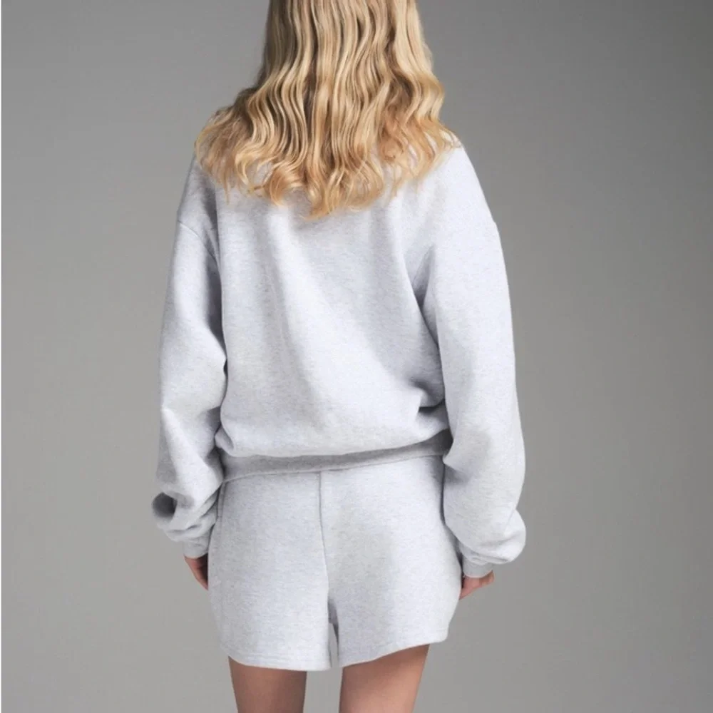 Skims  sweatshirt 
LIGHT HEATHER GREY ( M SWEATSHIRT - Picture 2 of 5